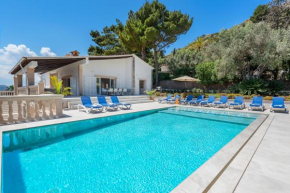 Luxury villa in Pollença with pool and sea views for 12 guests